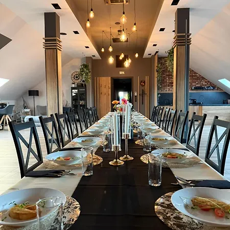 Myslinow - Black Horse Bar&grill Çiftlik konaklama